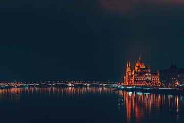 Naklejka na ściany i meble Hungarian Parliament Building at Night