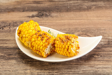 Grilled corn with oil and salt