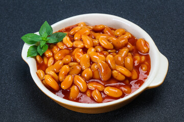 White beans with tomato sauce