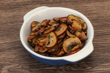 Roasted champignon with herbs and spices