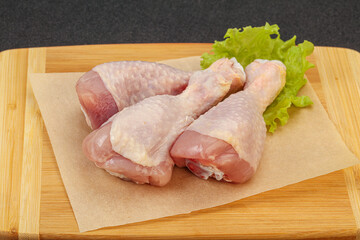 Raw chicken drumsticks for cooking