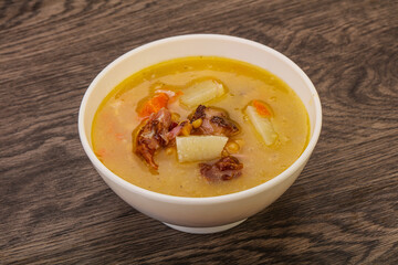 Pea soup with smoked ribs