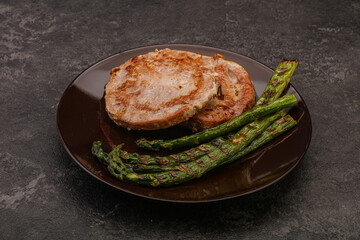 Grilled tuna steak with asparagus