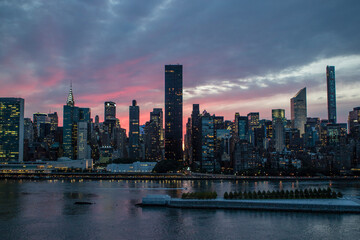 Fototapeta premium View at Manhattan from Long Island City during sunset in the Summertime, New York City, United States of America