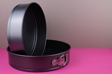 round kitchen baking dish on background for cakes