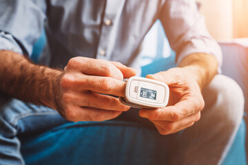 Lower normal oxygen saturation for symptoms - pulse oximeter measurement - self diagnosis - obrazy, fototapety, plakaty