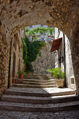 Fototapeta premium An entrance arch in one of the alleys in the medieval town of Morcone in the province of Benevento.
