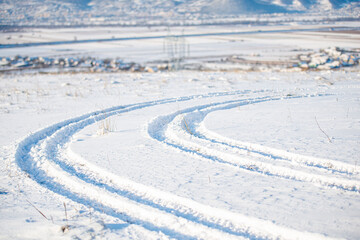 Fototapeta na wymiar track in snow