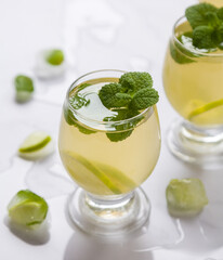 Chá Gelado de Limão com Hortelã