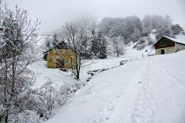 Hameau du Sornin sur le plateau du Sornin sous la neige dans le Vercors 