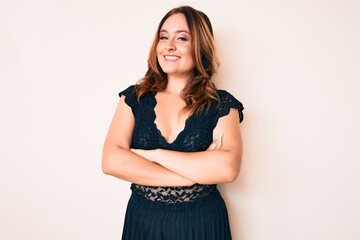 Naklejka premium Young beautiful caucasian woman wearing elegant clothes happy face smiling with crossed arms looking at the camera. positive person.