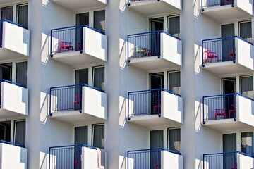 Aussenfassade Wohnblock mit Balkons