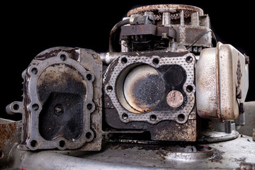 Repair of a small internal combustion engine from a lawn mower. Head, cylinder and piston of a four-stroke engine.