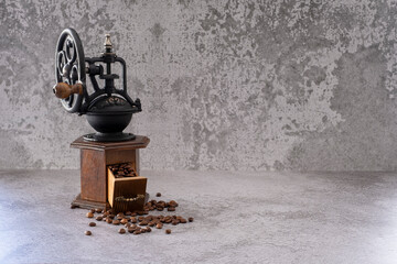 Vintage manual coffee grinder with coffee beans 
