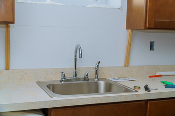 Installing the kitchen tap and the stainless steel sink