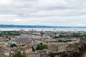 Fototapeta premium Blick vom Calton Hill aus auf Edinburgh