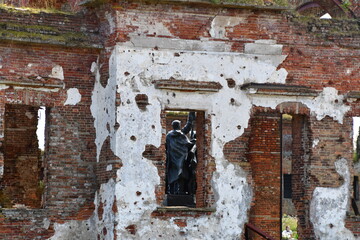 Monument to protectors of fortress Oreshek in the window of destroyed church, Leningradskaya oblast, Russia