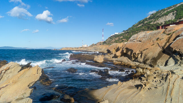 pictures of  rocks by the sea hd