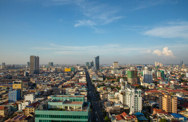 Fototapeta premium Phnom penh cambodia overview Daytime from Sky bar in the middle of city