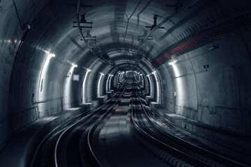 Fototapeta na wymiar Túnel de metro con iluminación con tono azul