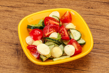 Salad with vegetables and mozzarlla