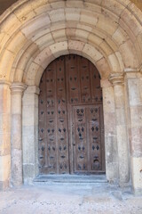 Portada de Iglesia románica en Segovia