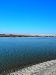 Obraz premium 冬の朝の江戸川風景