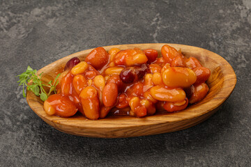 Baked kidney in tomato sauce