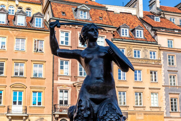 Fototapeta premium Warsaw mermaid statue in Stare Miasto (Warsaw Old Town), Warsaw, Poland - Europe