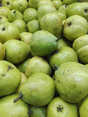 ripe pears, green pears