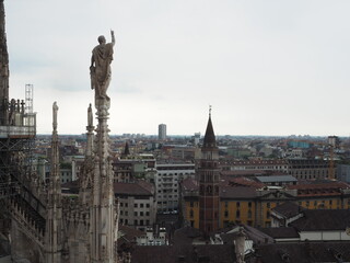 Fototapeta na wymiar 【ミラノ】イタリアが誇る世界最大級のゴシック建築/ミラノ大聖堂（ドゥオモ）