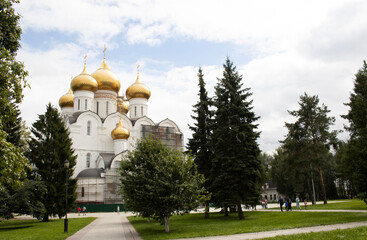 Fototapeta na wymiar Assumption Cathedral in Yaroslavl, Golden Ring of Russia