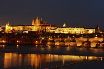 Fototapeta na wymiar Prague castle and Vltava river in the evening after sunset