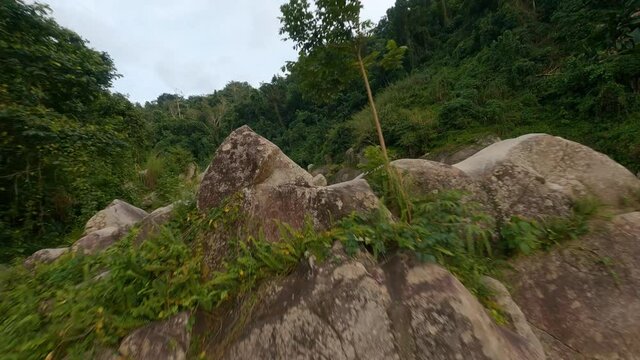Vuelo Cinematico en el Charco Los Morones en Utuado Puerto Rico, Rio Hermoso 2. Cinematic Flight in the Charco Los Morones in Utuado Puerto Rico, Rio Hermoso 1