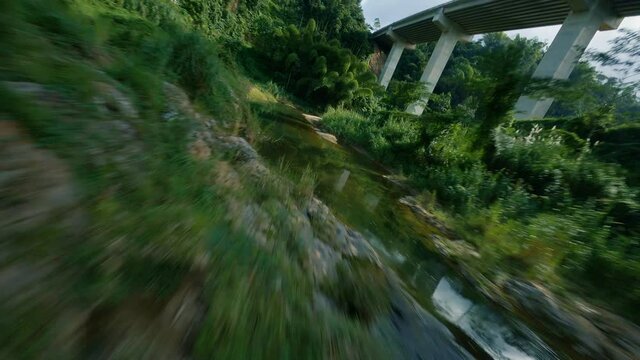 Un hermoso Rio en Utuado Puerto Rico con un drone FPV 4K 30fps, Beautiful River in Utuado Puerto Rico.