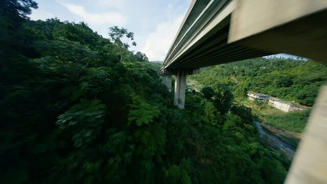 Rio Hermoso en Utuado Puerto Rico con un drone FPV 4K 30fps, Beautiful River in Utuado Puerto Rico.
