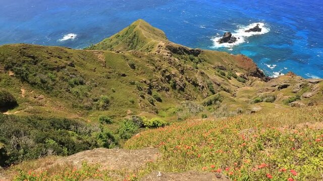 Scary look from Tedside on Pitcairn Island. Danger shelf.
