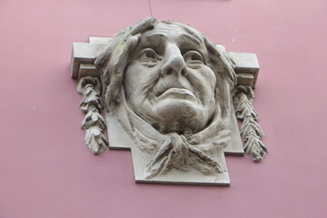 Masque sculpté sur le théâtre national de Porto 2