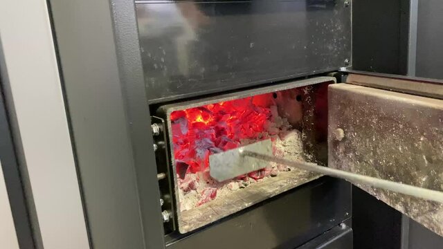 Scheitholzkessel einer Scheitzholz- Pelletheizung Kombination 
