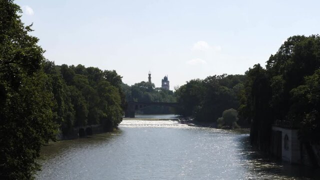 Isar M&uuml;nchens Fluss der durch die Innenstadt geht