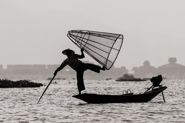 One-Leg-Rowers © Danny