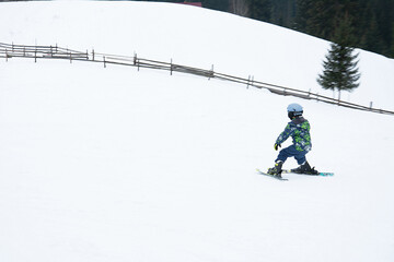 Fototapeta na wymiar Children ski in Ukrainian villages located in the Carpathians.