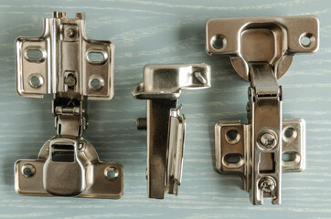 Installation of a furniture canopy on a furniture facade