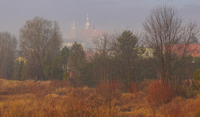 miasto we mgle © Robert Borek
