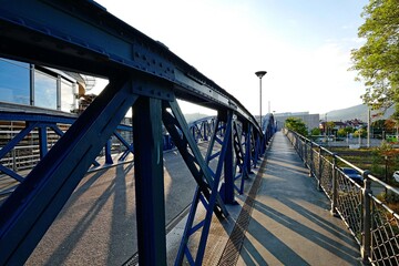 Fototapeta na wymiar Freiburg Breisgau Brücke am Bahnhof