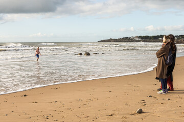 baignade en hivers sur la cote Bretagne atlantique