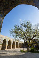 イラン　エスファハーンのマスジェデ・イマームの中庭
