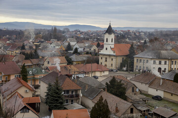 Obraz premium Kirche in einer Kleinstadt in Ungarn