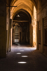 イラン　ヤズドの旧市街の古いアーケード