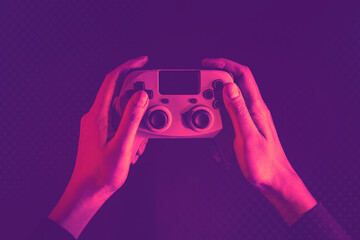 Hand playing video game using a game console entertainment technology © Rawpixel.com